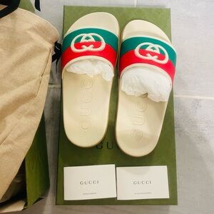 New 100 % authentic Gucci slides made in Italy,  size 7 woman’s rubber.